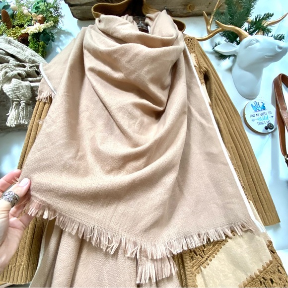 ZARA large blanket scarf/body wrap w cottage cabin vibe - Picture 7 of 13